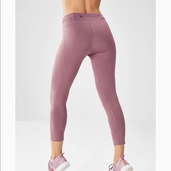 Fabletics Pants - 🆕- Fabletics Waterworks Gia Capri (M)